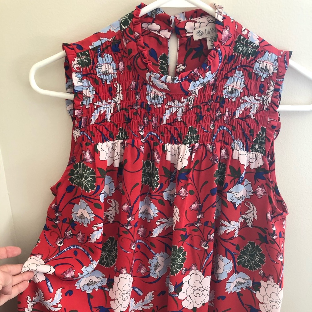 🍎 Red/floral tank!